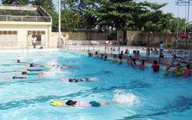 Chuẩn bị điều kiện tổ chức dạy bơi cho học sinh